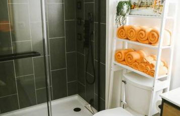 Vibrant Forest Retreat - Game Room, Spa, Fire Pit - Sleeps10 - Foto 42