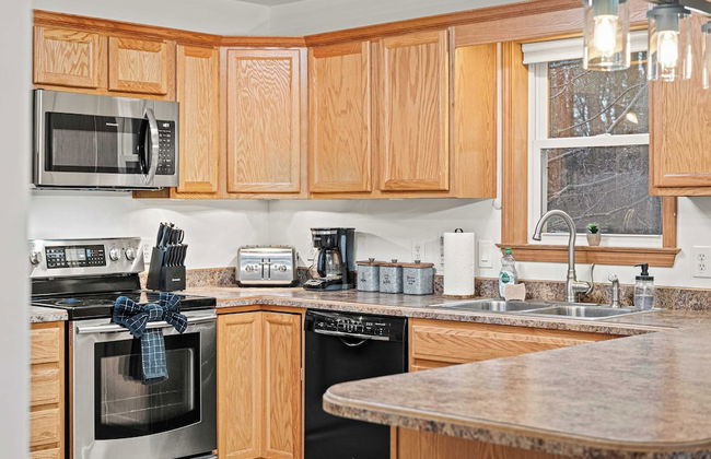 Mews Mountain House by Avantstay Walk to Beach, Hot Tub, Game Room - Foto 10