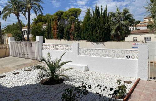 Agradable Villa con piscina y vistas al mar - Photo 23