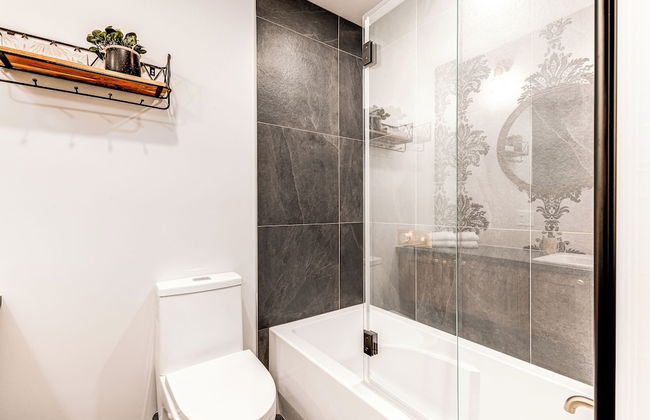 Historic Two Bedroom Facing Parliament - Photo 14