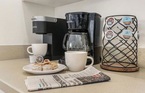 Lakeview Villa lovely pool home in gated community - Photo 15