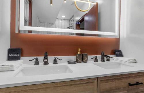 Renovated 6BR 2BA AC home and Game Room - Foto 48