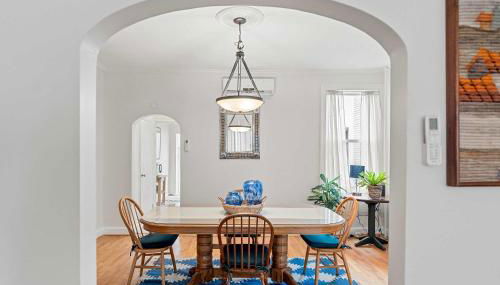 Sojourn Classic DC Rowhouse with Parking - Foto 2