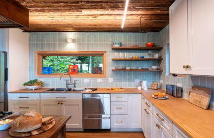 Modern Catskills Escape w Open Living Steam Shower Hot Tub w Mountain Views Minutes from Woodstock Trails Suncliff Vista - Foto 6