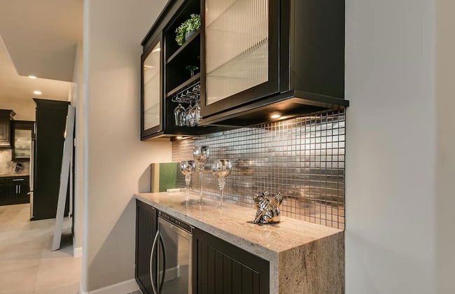 Luxury Contemporary Sanctuary w/ Pool and Views! - Foto 48