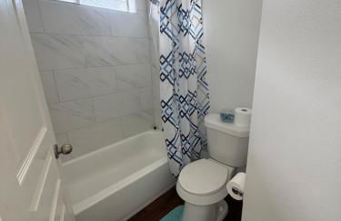 Luxury Lakefront 4BR - Corporate & Extended Stay Friendly - Foto 36