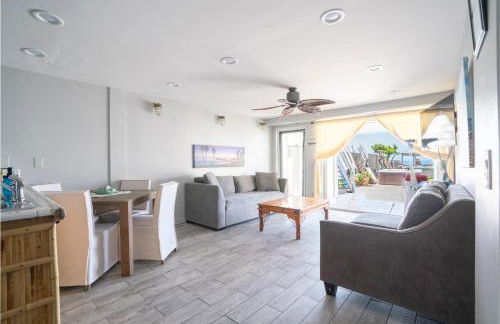 BEACHFRONT COTTAGE LOWER UNIT - Photo 14