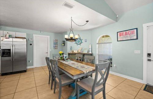 Sunny Oasis Getaway -Heated Pool-Mini Golf-Near Beach - Foto 41