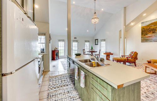 Walk to Lake Chicot Cottage with Yard and Views! - Foto 16