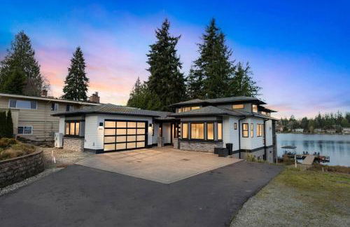 4BR 4BA Modern Lakefront Lodge - Foto 1