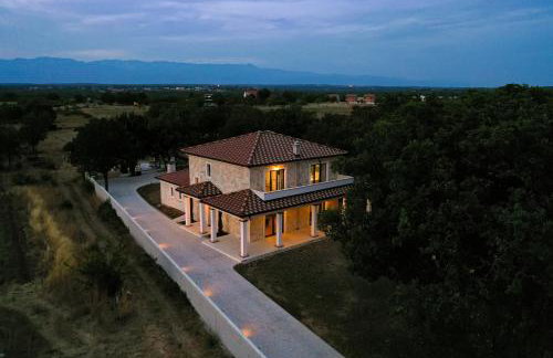 Villa Pietro with a heated Saltwater pool - Photo 1