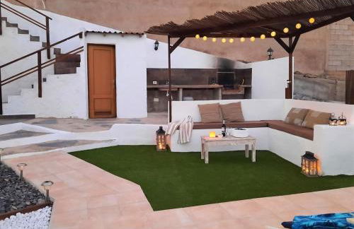 Charming Holiday Home in Arona with Private Heated Pool - Foto 29