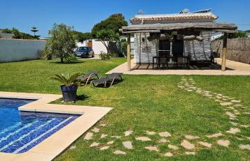 Las Casitas de la Barrosa con jardín y piscina - Foto 41