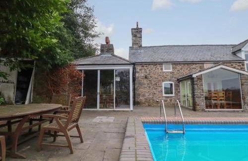 Bryn Y Garreg Cottage - The Wireless Tech Free Farm - Photo 2