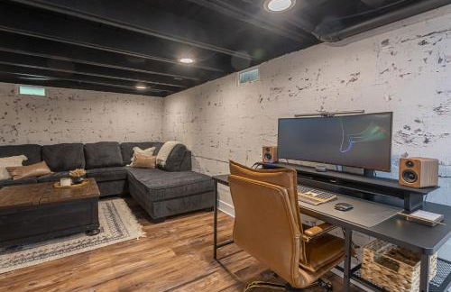 Modern 2BR Cabin w Hot Tub Near Wine Trail - Photo 24