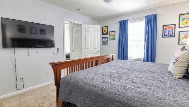 Christopher's Windsor Hills Home - Photo 5, Room