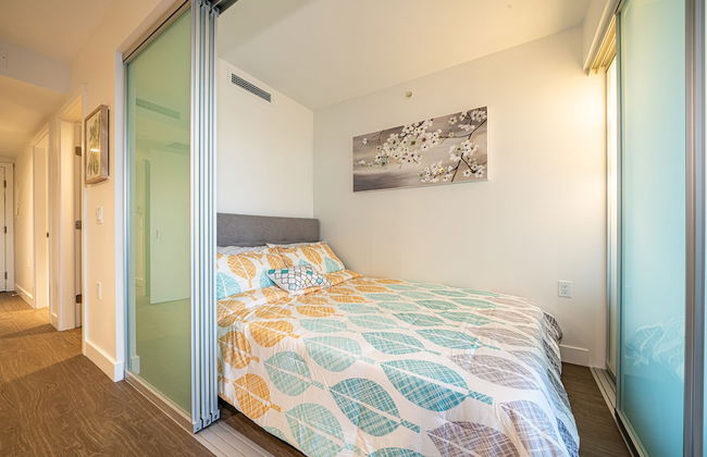 Charming Oasis Close to Airport & Downtown - Photo 2