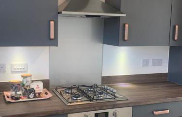 Central 2-Bedrooms Flat - Perfect for Nurses, Contractors, & Relocators - Sleeps 2 - Super Fast Speed Wi-Fi - Easy Parking - Foto 2