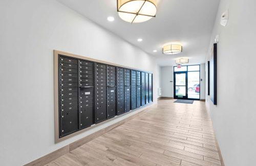 Washer & Dryer with Free Underground Parking with a Pool - Foto 22