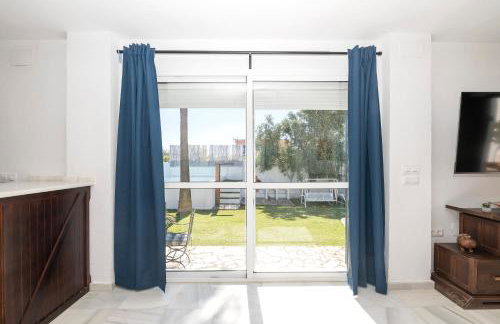 Preciosa Casa con Jardin y Piscina Privada en el Puerto de santaMaria - Photo 6