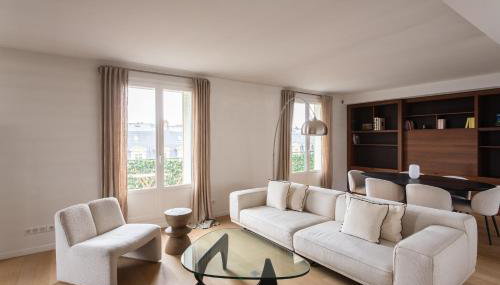 Montaigne - Sunlit Corner Penthouse with Balcony - Foto 2