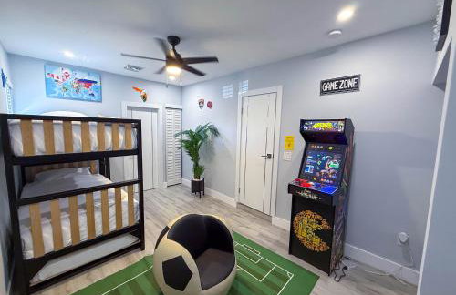 The LuxeLanding MIA- Swimming pool, Oasis Lounge, Mini Golf, BBQ and Hibachi Grill , and Outdoor Games - Photo 24