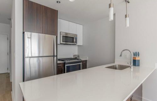 Loop jr 1br w game room nr park riverwalk CHI-1013 - Photo 7