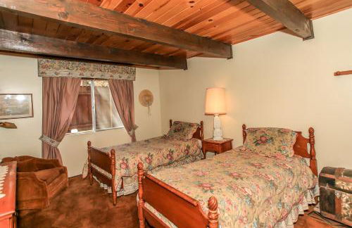 Gallagher's West - Pine surrounded deck and barbecue! Bumper Pool and Wet bar! Darts! - Foto 26