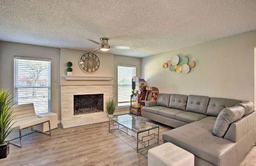 11 Mi to Holiday at Arboretum! Home with Hot Tub - Foto 8