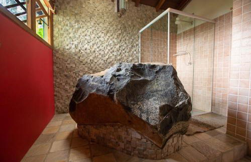 Vista espetacular, no meio da mata, com conforto - Foto 10