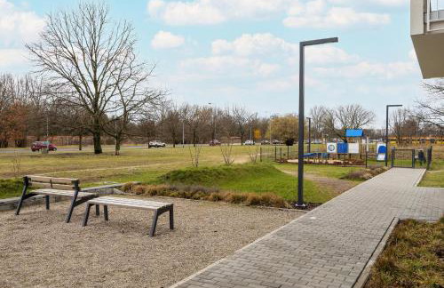 Stylish Apartment with Balcony 7th Floor by Noclegi Renters - Foto 36