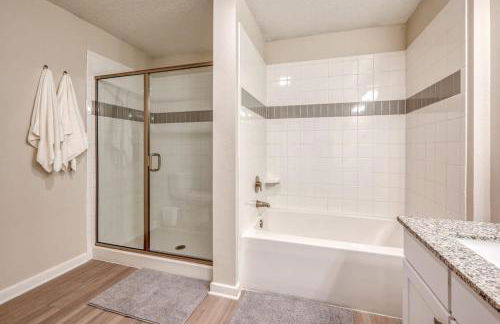 Prime Location-Spacious Condo for 8 Guests - Photo 16