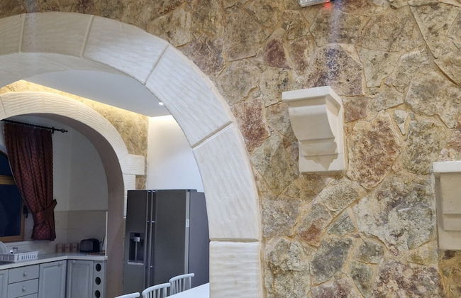 Modern 4-bed Home in Ix-xaghra, Valley View Pool - Foto 22