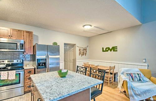 Ski-InandSki-Out Tenney Mountain Condo with Fireplace! - Foto 12