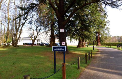 Luxury 2 Bed Apt, Sleeps 4, Secure PRKG-1 Car, Ascot Racecourse 5min walk, Legoland & Lapland 8mins, Windsor 15mins - Foto 35