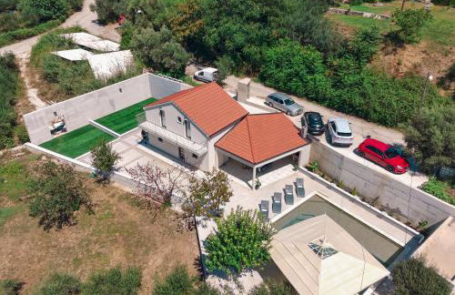 Mediterranean Oasis Seaside Villa with Pool - Foto 22