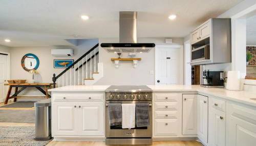 4 Mi to Downtown Plymouth! Bayfront Home with Deck - Foto 4