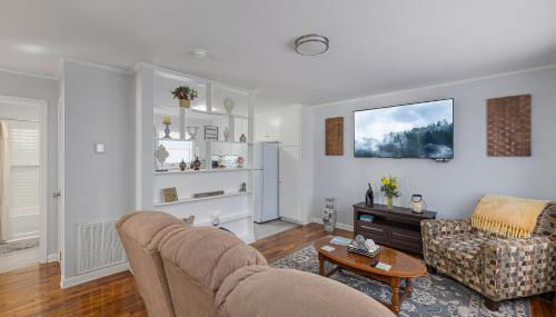 Private Hot Tub & Swing, Vintage Nintendo with Large Parking & EV ready - Foto 4