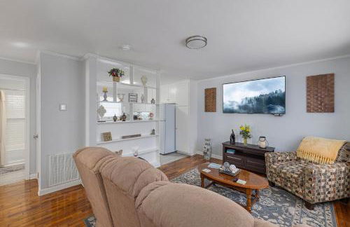 Private Hot Tub & Swing, Vintage Nintendo with Large Parking & EV ready - Foto 4