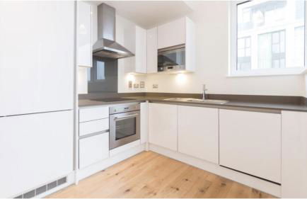 Stylish 2 Bed Near Excel, Canning Town & O2 - Photo 2