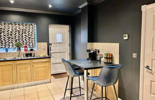 5 Bedroom House - DISC0UNTS - Parking, Contractors, Group, Family - Foto 57