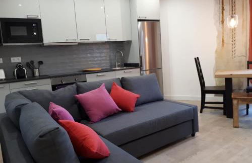 Beautiful Apartment on Las Ramblas with Port views - Photo 10