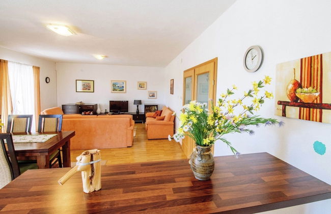 Spacious Holiday Home With Private Pool - Foto 29