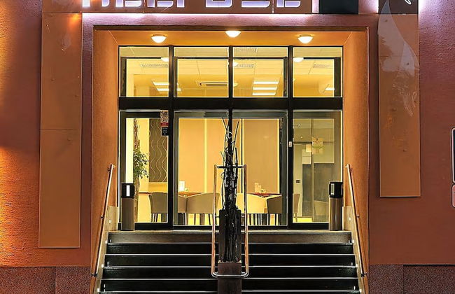 Melrose Apartments 2 - Photo 1