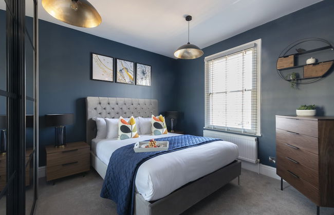 Elliot Oliver - Stunning 6 Bedroom Regency House With Parking - Photo 1