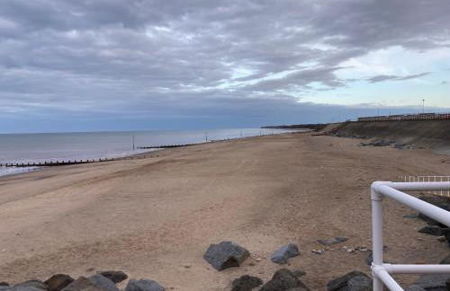 BeRo Bungalow with a hot tub & a large garden! - Foto 47