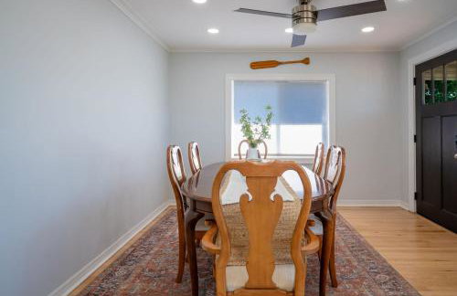 3Bed 2Bath Luxury Lake House on Myers Bay Private Pier Beach Firepit and Deck - Foto 27