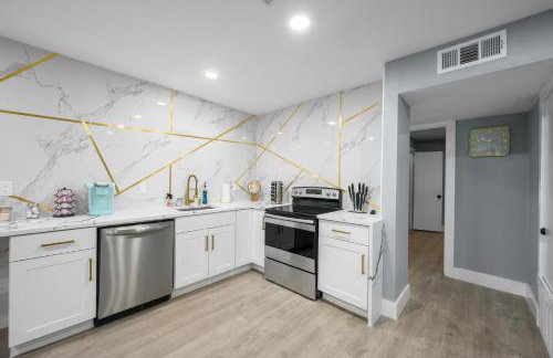 Hip & Quirky Montrose Flat with Pool Access & Parking - Foto 13