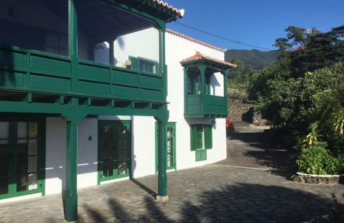 Spacious characterful villa with spectacular views in quiet rural setting. - Foto 28