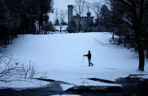 Spectacular Gothic-Style Castle with Private Pool and Hot Tub near Rindge, New Hampshire - Foto 13